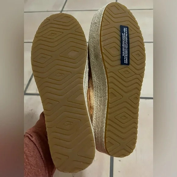 Toms Rose Gold Platform Espadrilles. NWT. - Picture 9 of 11
